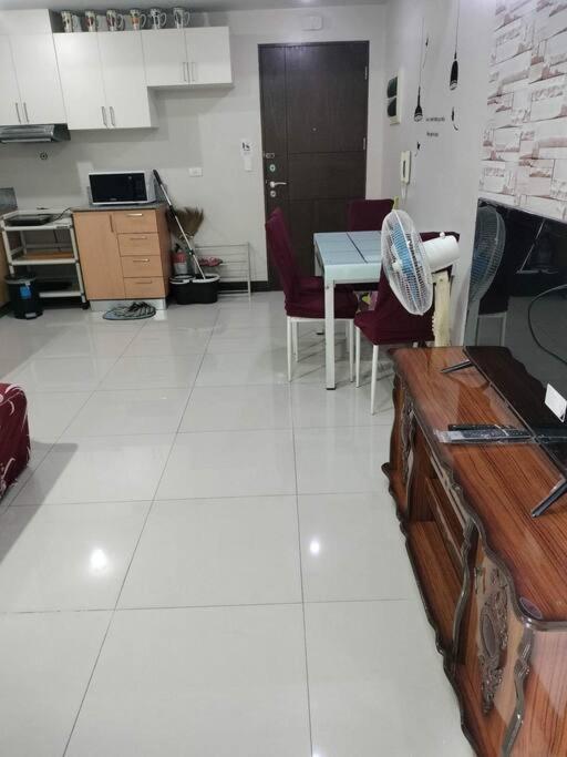 Cubao Manhattan Heights, Unit 8Bc Tower B, 1 Br Manila Exteriör bild